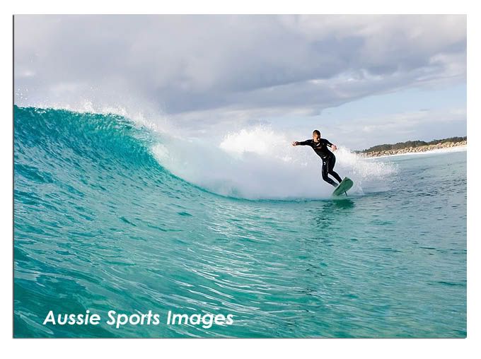 IMAGE: http://i132.photobucket.com/albums/q12/surfphotos/Dbah/Duranabah_05Apr2008_0153.jpg