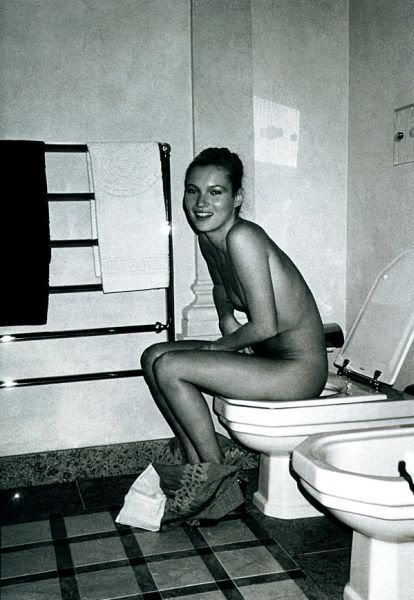 kate-moss-toilette-vanina-sorrenti.jpg image by psycopategirl